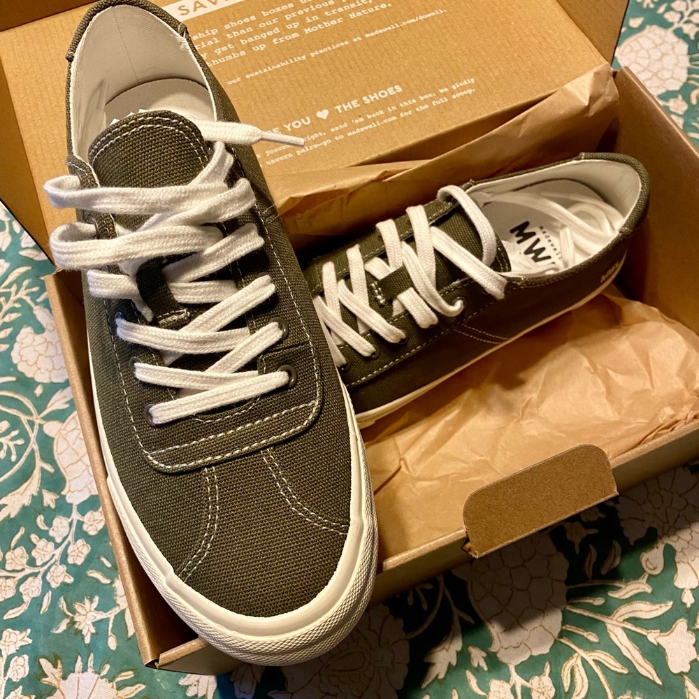New with tags Madewell canvas low top sneakers in “kale”
